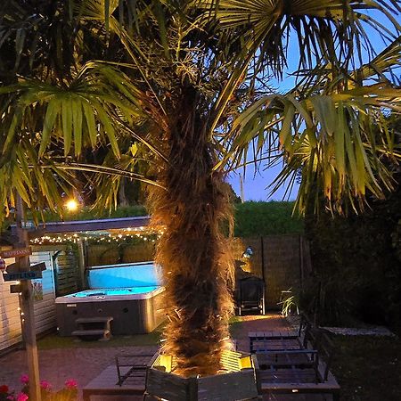 De Corner Van Zeeland Met Jacuzzi Sint Annaland Exterior foto