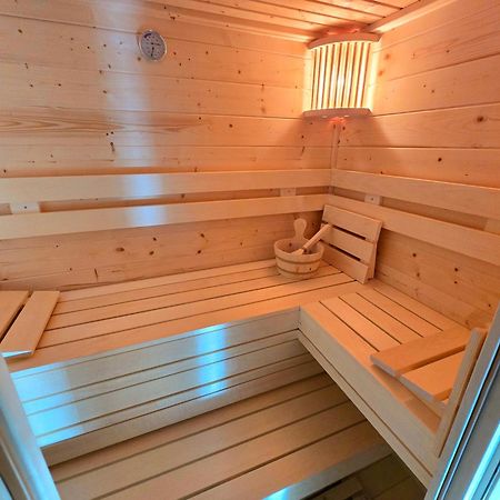 De Corner Van Zeeland Met Jacuzzi Sint Annaland Exterior foto