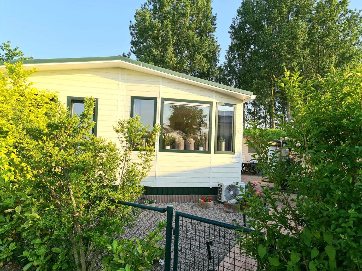 De Corner Van Zeeland Met Jacuzzi Sint Annaland Exterior foto