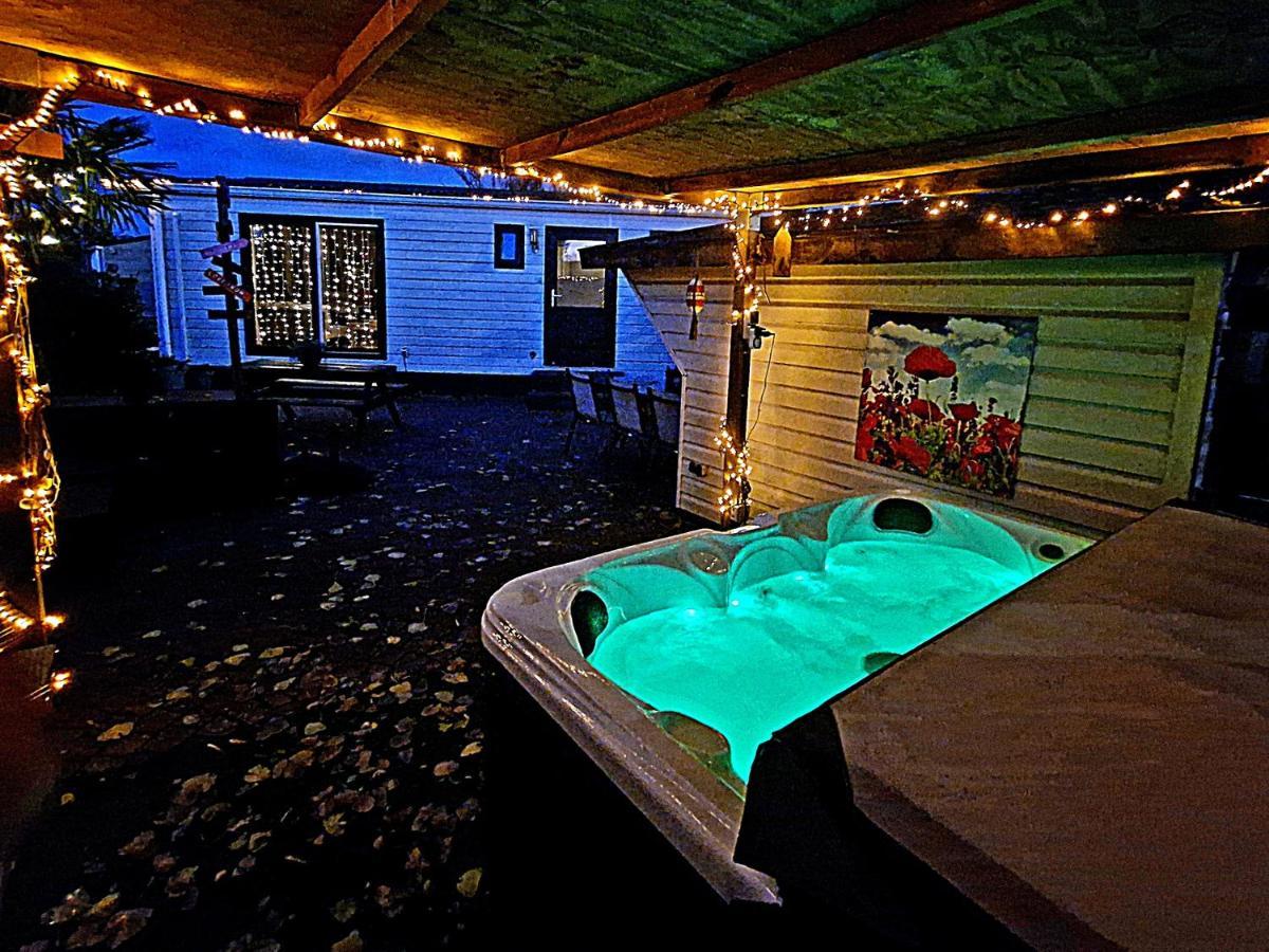 De Corner Van Zeeland Met Jacuzzi Sint Annaland Exterior foto