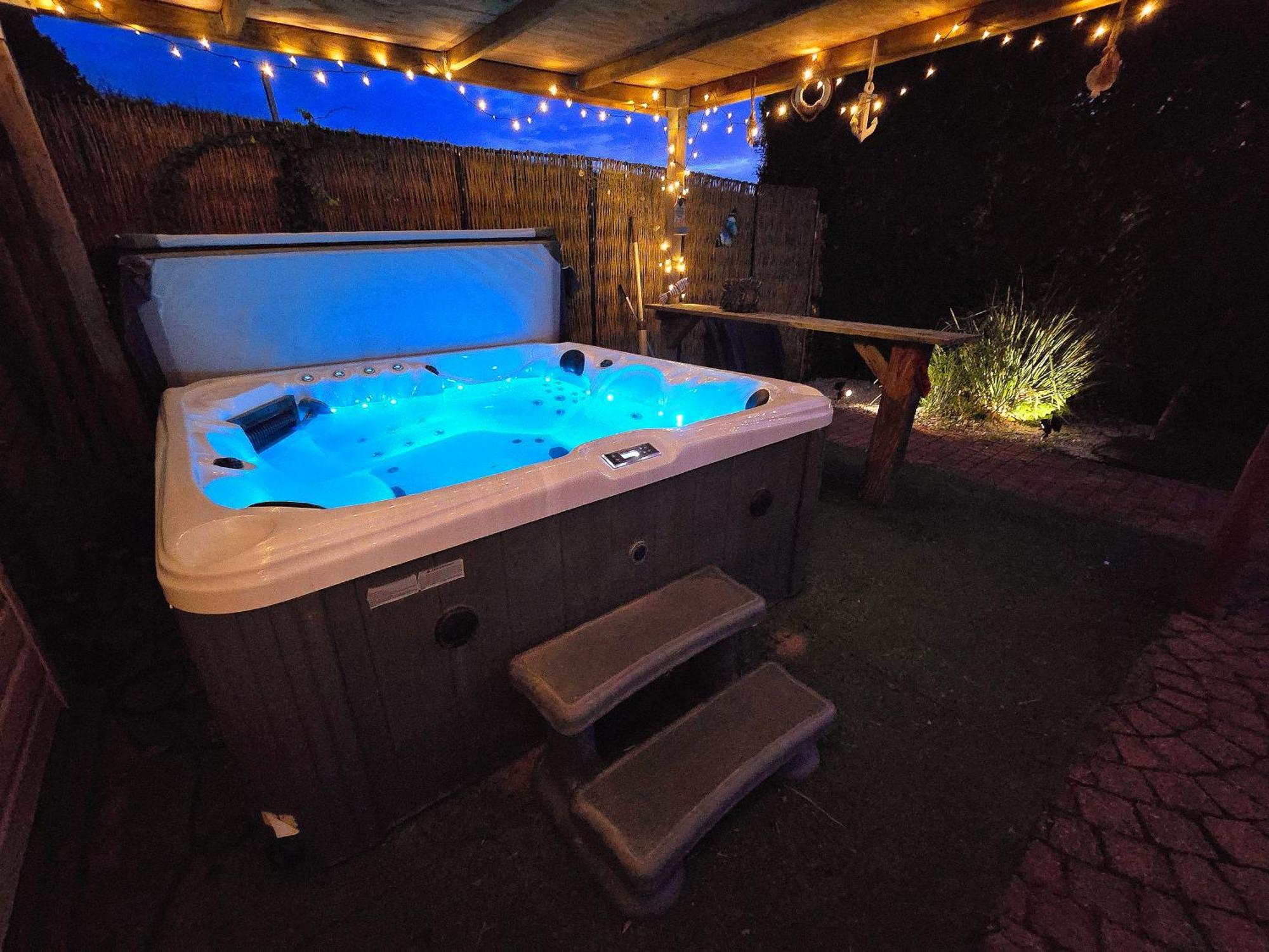 De Corner Van Zeeland Met Jacuzzi Sint Annaland Exterior foto