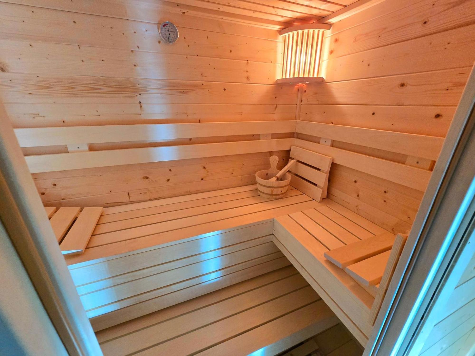 De Corner Van Zeeland Met Jacuzzi Sint Annaland Exterior foto